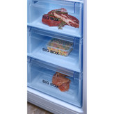 کشوهای داخل فریزر با مواد غذایی